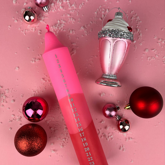 Pink kalenderlys med sølv tal