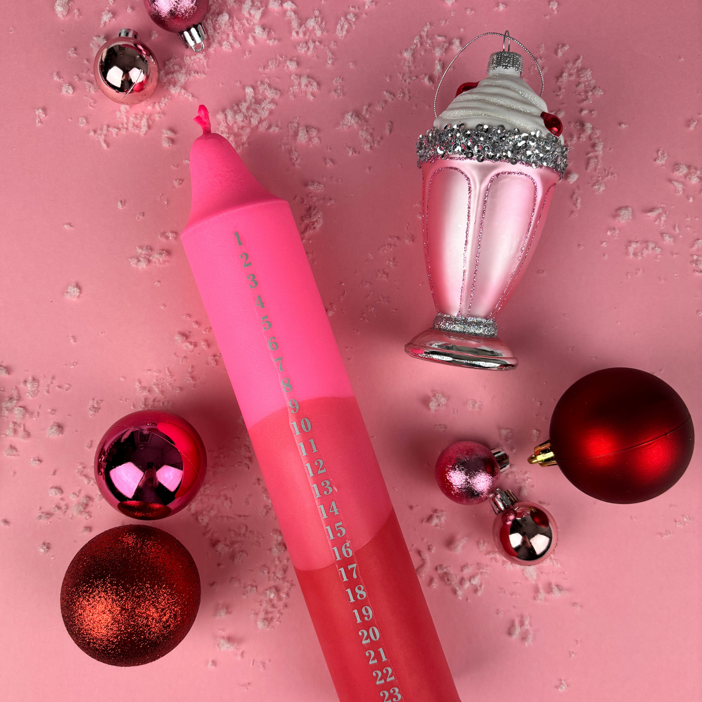 Pink kalenderlys med sølv tal